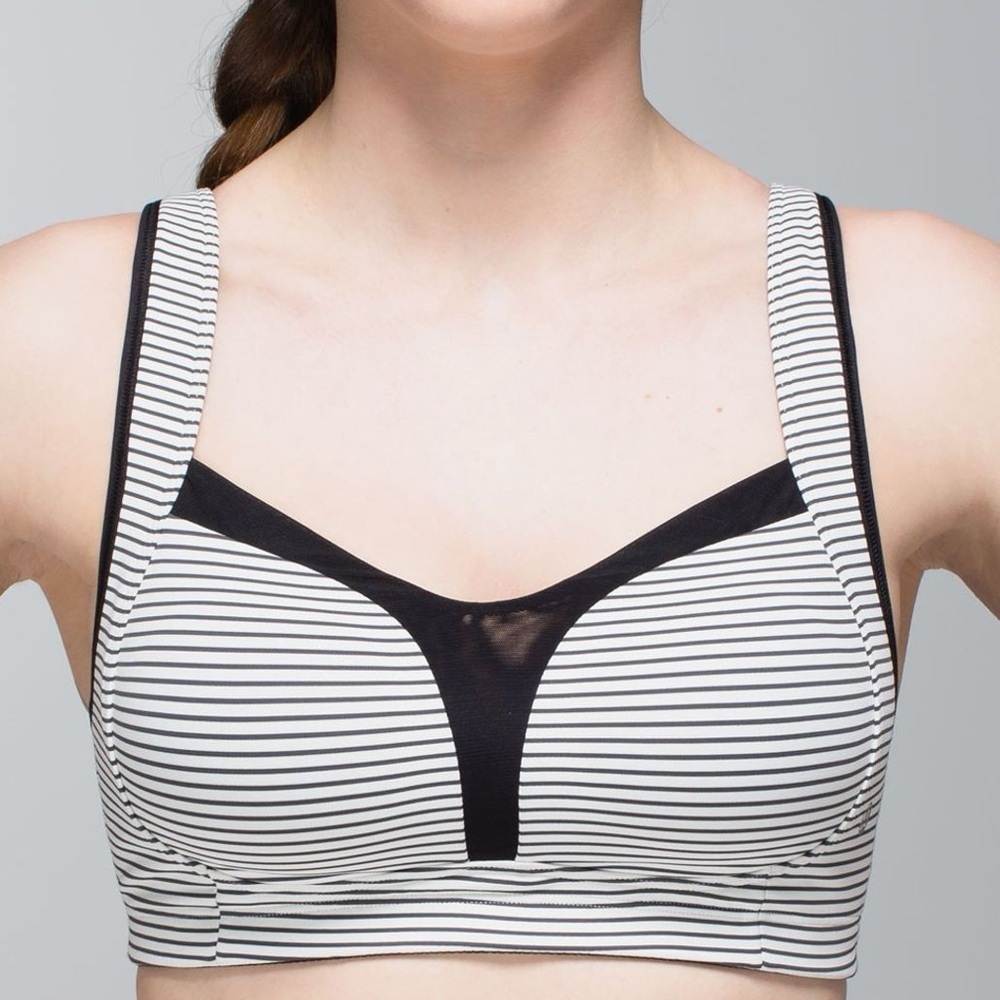 Lululemon Ta Ta Tamer II Hyper Stripe Angel Wing Black back closure sports bra 6